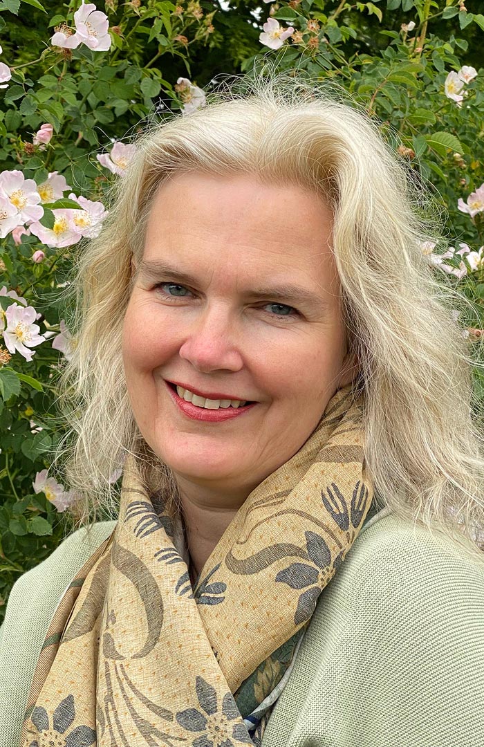 Portrait der Coachin Carmen Bergmüller im Mentalcoaching mit biblischem Ansatz für innere Ruhe und Klarheit